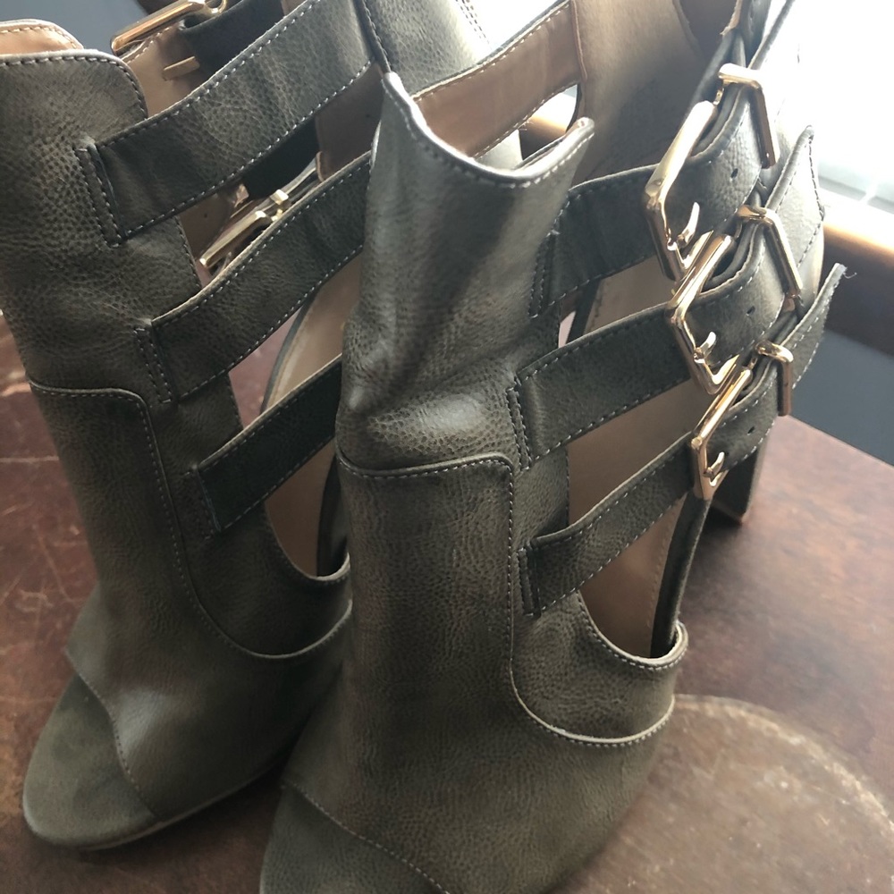 Express heels